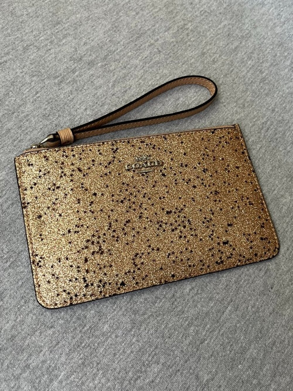 NWOT, Coach Gold Star Glitter Wristlet - Picture 2 of 10